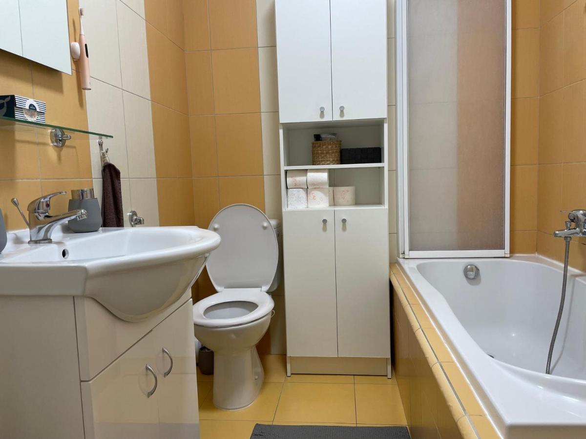 Cozy Apartment Near The City Center Hradec Králové エクステリア 写真